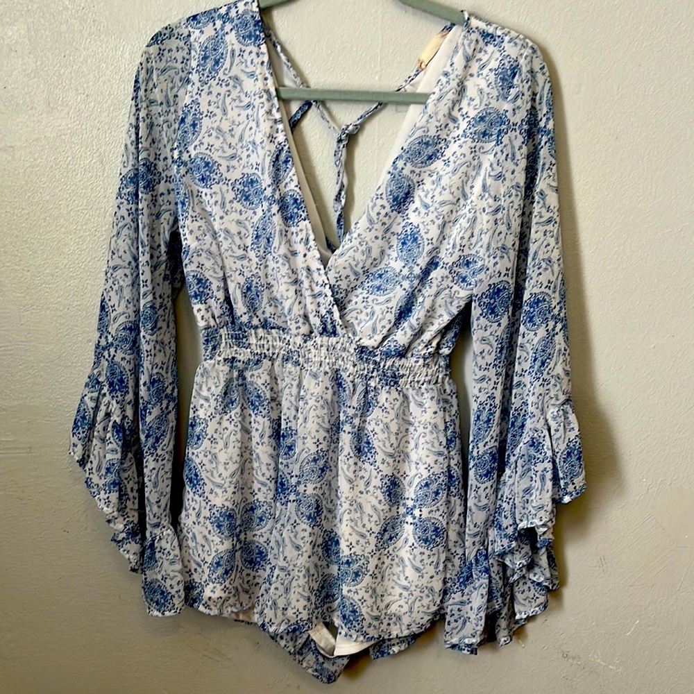 Altar’d State size Medium white and light blue shirt-like new!